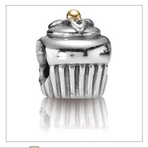 EXCLUSIVE Pandora Cupcake Charm